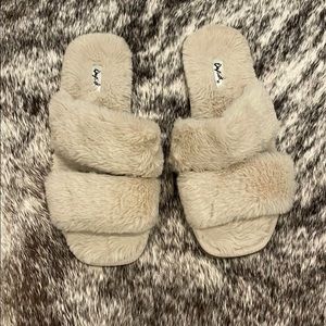 Qupid Slippers- size 8